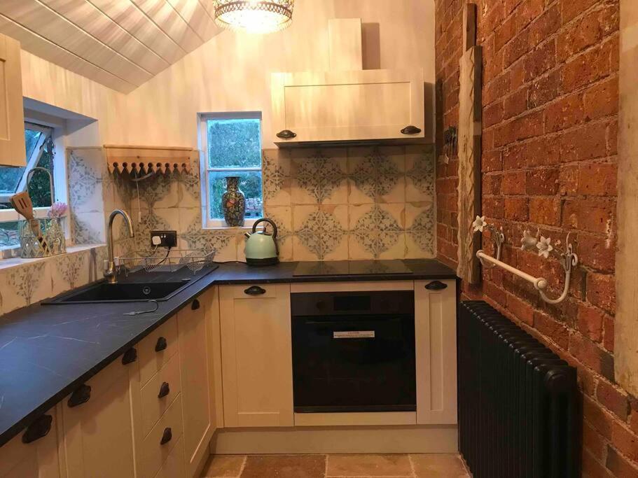 Priory Meadow Cottage Long Bennington 外观 照片